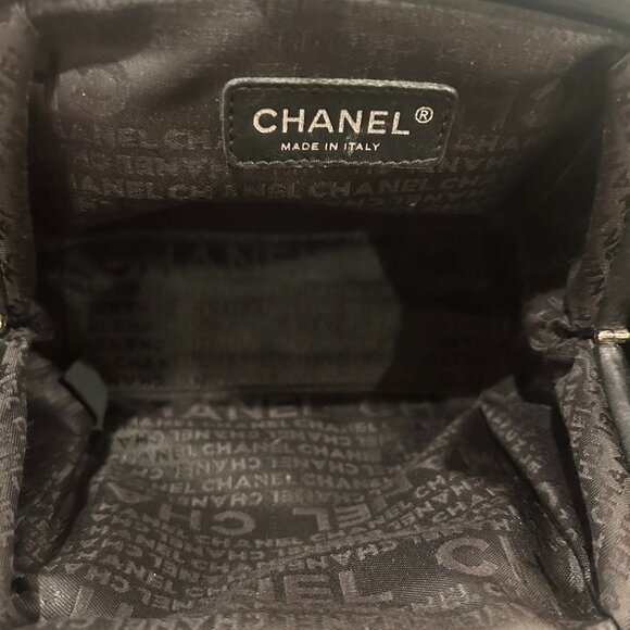 CHANEL Limited Edition Leather Purse with Twist Closure - Picture 4 of 8